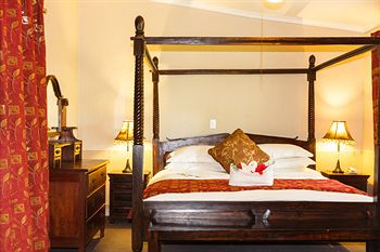 Shangri-La Country Hotel 4*