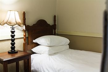 Shangri-La Country Hotel 4*