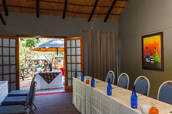 Shangri-La Country Hotel 4*