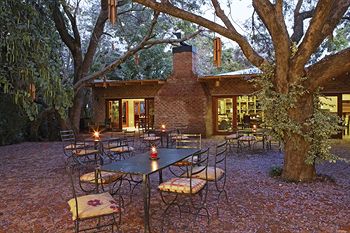Shangri-La Country Hotel 4*