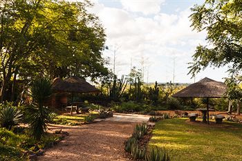 Shangri-La Country Hotel 4*