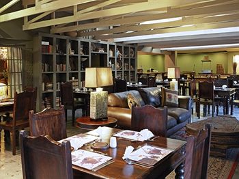 Shangri-La Country Hotel 4*