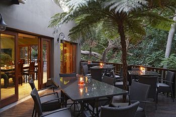 Shangri-La Country Hotel 4*