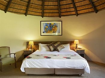 Shangri-La Country Hotel 4*