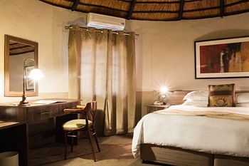 Shangri-La Country Hotel 4*