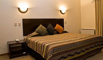 Hotel Numbi and Garden Suites 3*
