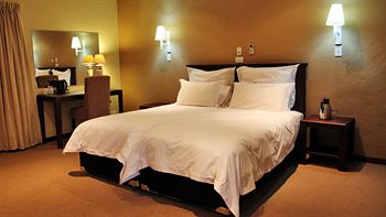Hotel Numbi and Garden Suites 3*