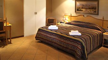 Hotel Numbi and Garden Suites 3*