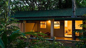 Hotel Numbi and Garden Suites 3*
