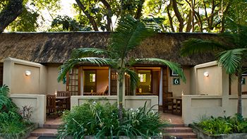 Hotel Numbi and Garden Suites 3*
