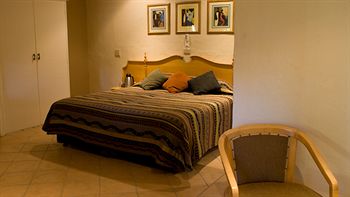 Hotel Numbi and Garden Suites 3*