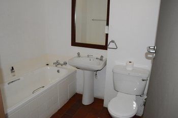 Elephant Springs Hotel 3*