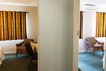 Elephant Springs Hotel 3*