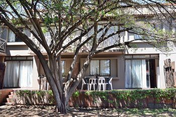 Elephant Springs Hotel 3*