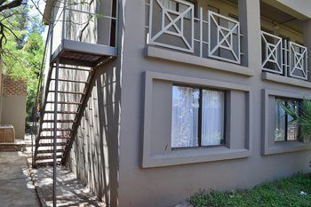 Elephant Springs Hotel 3*