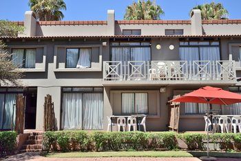 Elephant Springs Hotel 3*