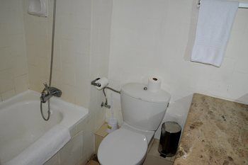 Elephant Springs Hotel 3*