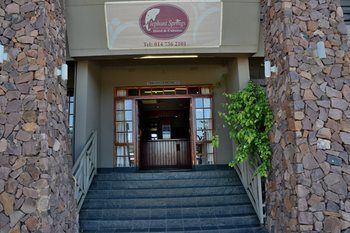 Elephant Springs Hotel 3*