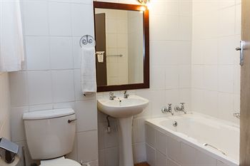 Elephant Springs Hotel 3*