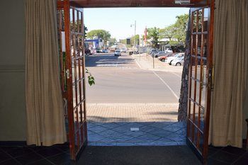 Elephant Springs Hotel 3*