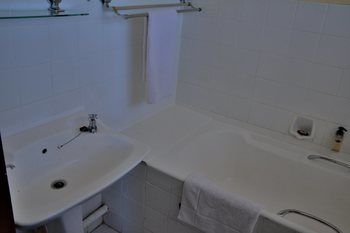 Elephant Springs Hotel 3*
