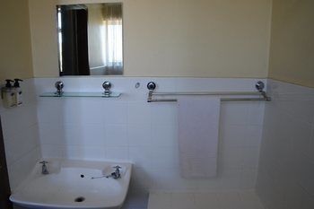 Elephant Springs Hotel 3*