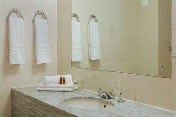 Elephant Springs Hotel 3*