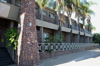 Elephant Springs Hotel 3*