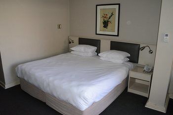 Elephant Springs Hotel 3*
