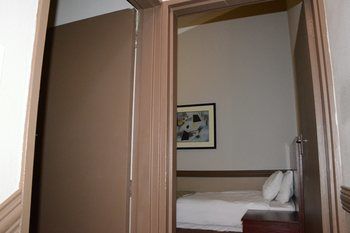 Elephant Springs Hotel 3*