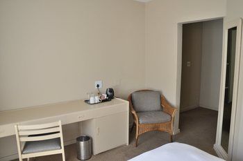 Elephant Springs Hotel 3*