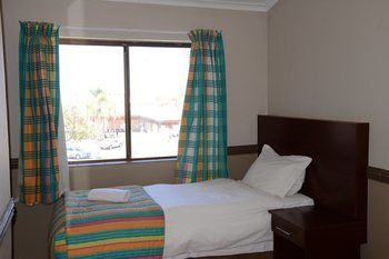 Elephant Springs Hotel 3*