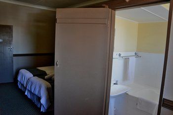Elephant Springs Hotel 3*