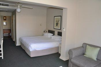 Elephant Springs Hotel 3*