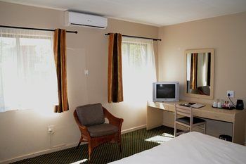 Elephant Springs Hotel 3*