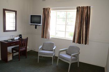 Elephant Springs Hotel 3*