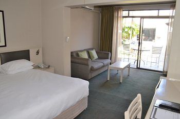 Elephant Springs Hotel 3*