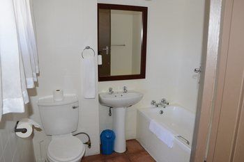 Elephant Springs Hotel 3*