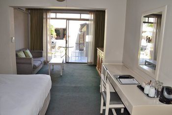 Elephant Springs Hotel 3*