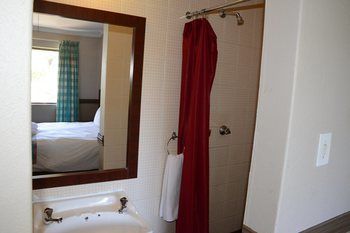 Elephant Springs Hotel 3*