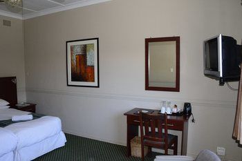 Elephant Springs Hotel 3*