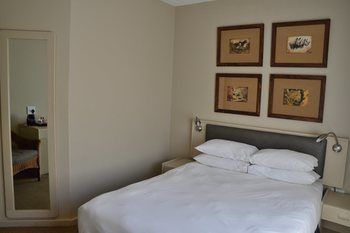 Elephant Springs Hotel 3*