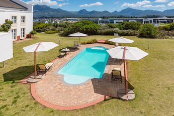 Town Lodge George 3*