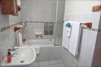 Saxon Lodge 0*