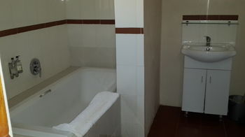 Lanseria Country Estate 0*