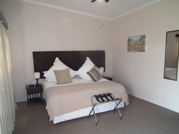 Lanseria Country Estate 0*