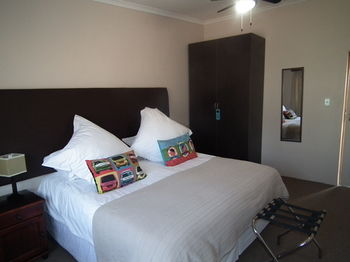 Lanseria Country Estate 0*