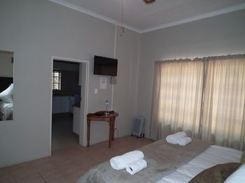 Lanseria Country Estate 0*
