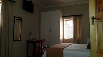 Lanseria Country Estate 0*