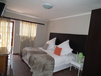 Lanseria Country Estate 0*